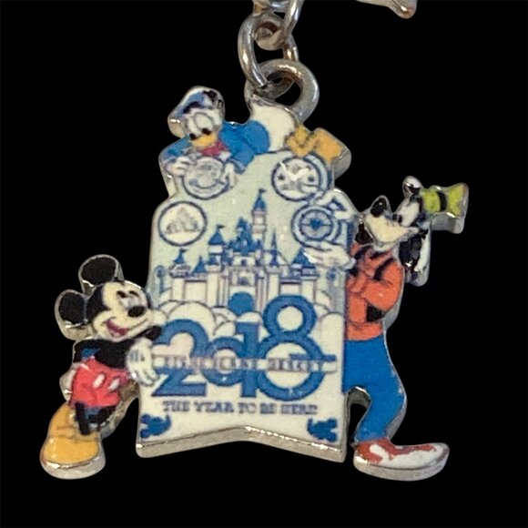 Walt Disney Fab 5 ClipOn Charm Mickey Mouse Goofy Donald Duck 2018 Magic Kingdom - Picture 3 of 10